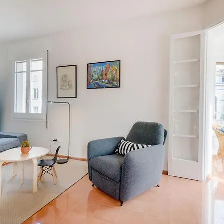 Apartment New Floor With A Lot Of Light & Aircon *