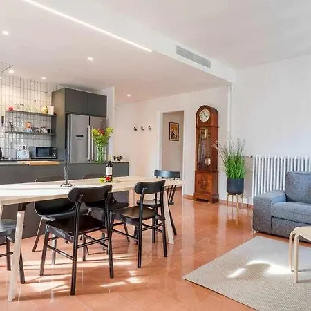 Apartment New Floor With A Lot Of Light & Aircon *