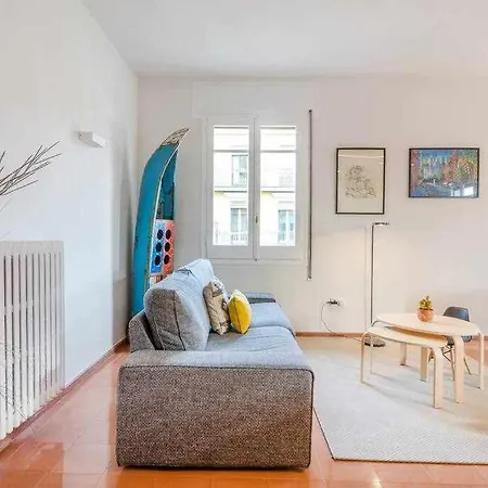New Floor With A Lot Of Light & Aircon Apartment